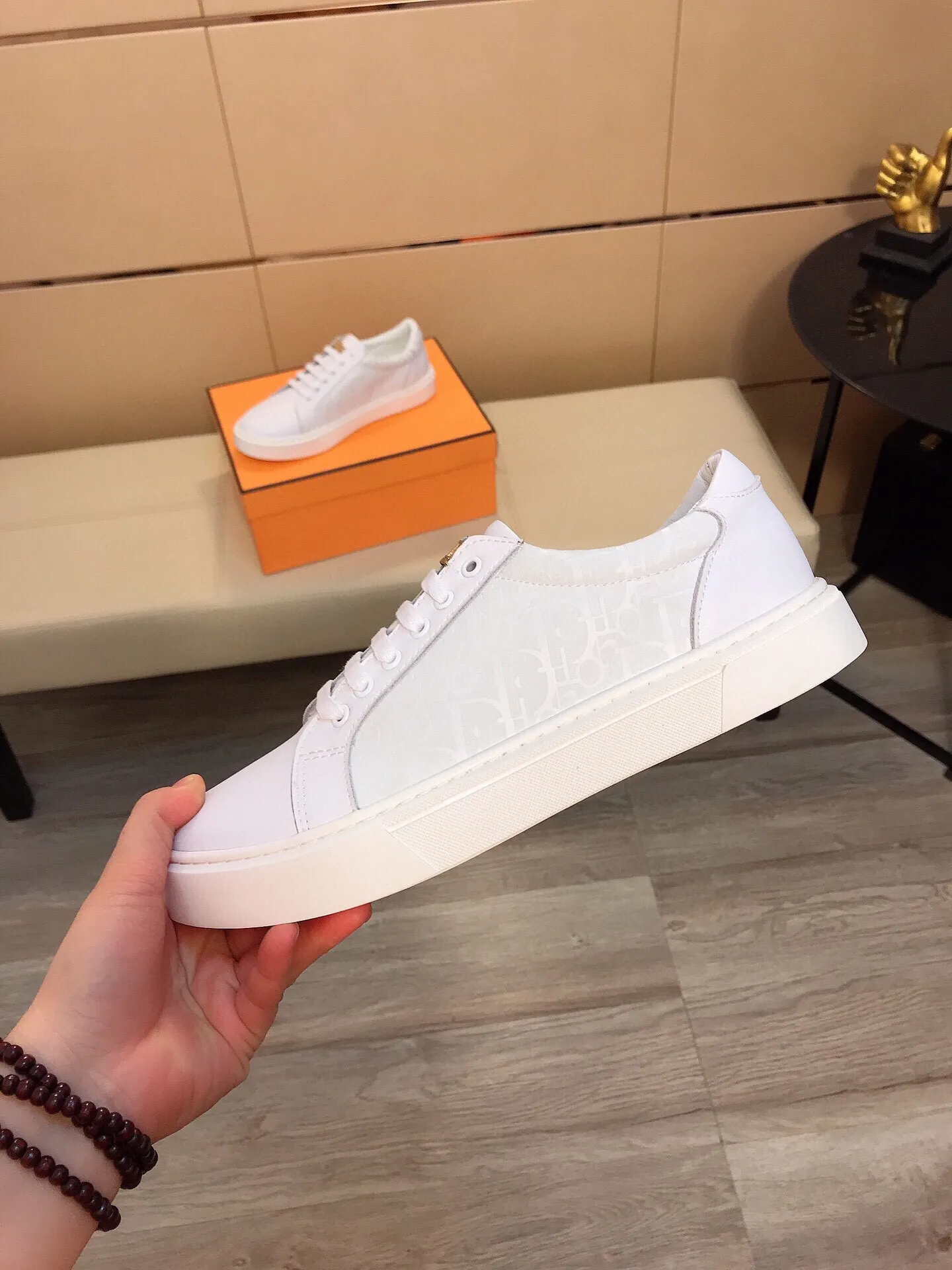 Factory price 360 ​​◾️▫【Dior】Dior's new high-end boutique, men's fashionable casual shoes, quite distinctive. The upper is made of imported soft cowhide + brand-specific embossing, which shows the design style. The genuine leather lining makes the foot feel soft and comfortable. The original wear-resistant special outsole is a must-have item for trendy men! Size: 38-44